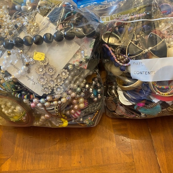 5 LB ESTATE Mystery Bulk Lot ANTIQUE VTG MODERN JEWELRY Reseller Lot - Picture 12 of 13